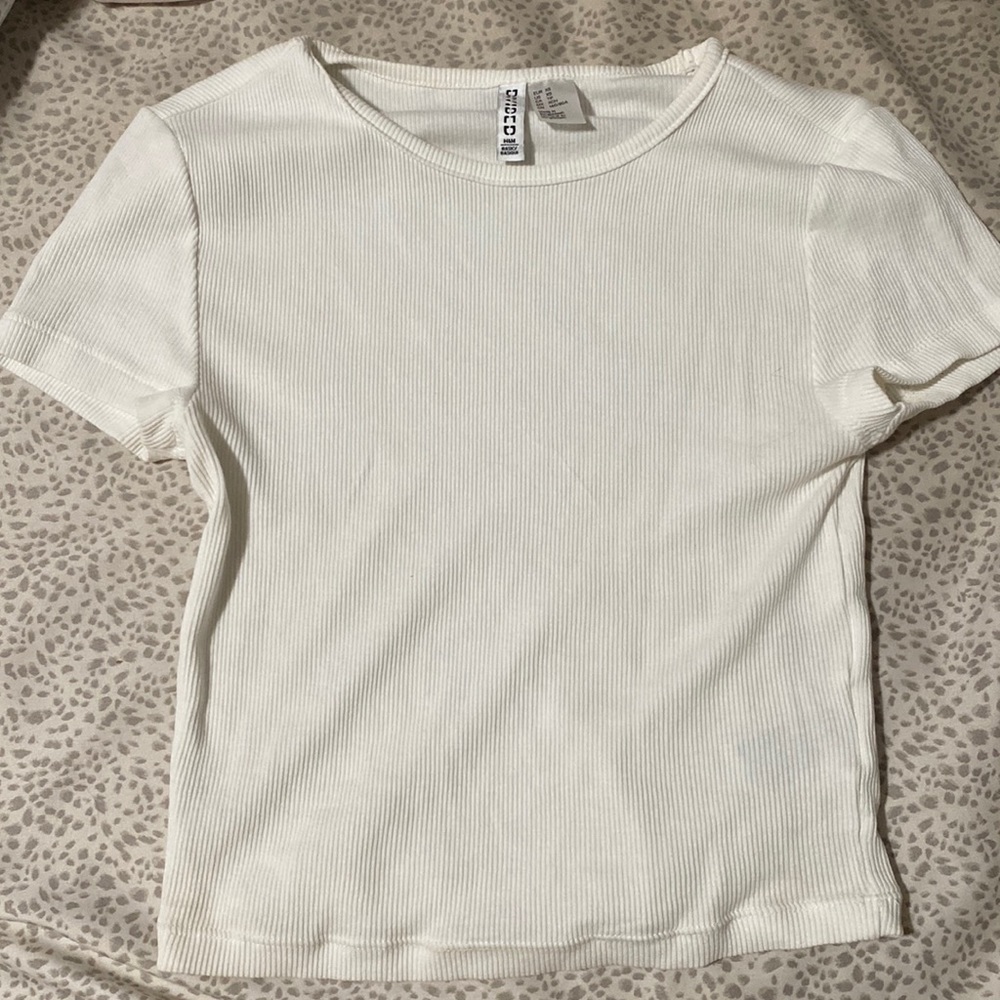 White short sleeve top